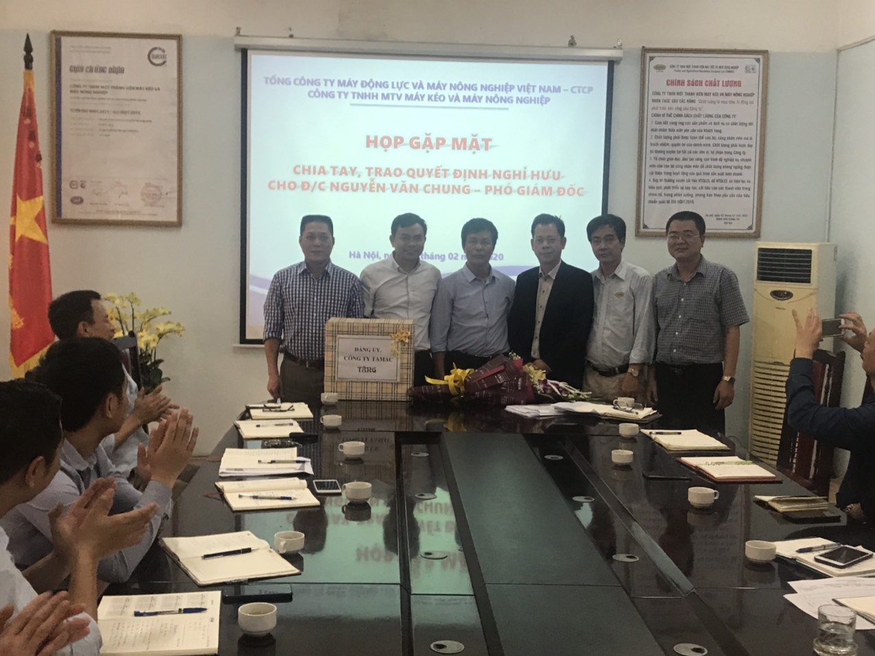 Công ty máy kéo bông sen tổ chức chia tay đồng chí Nguyễn Văn Chung – Phó giám đốc Công ty