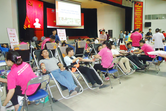 Đoàn viên thanh niên TAMAC tham gia hiến máu năm 2017